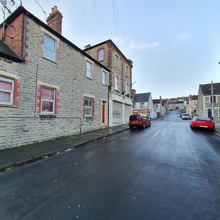 F3 2 Bedroomed Town House - Free Parking - Super 150 Mbps Wifi Near Gavin N Stacey Film House - 1 Free Dog Allowed Barry Εξωτερικό φωτογραφία