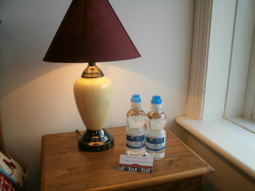 F3 2 Bedroomed Town House - Free Parking - Super 150 Mbps Wifi Near Gavin N Stacey Film House - 1 Free Dog Allowed Barry Δωμάτιο φωτογραφία