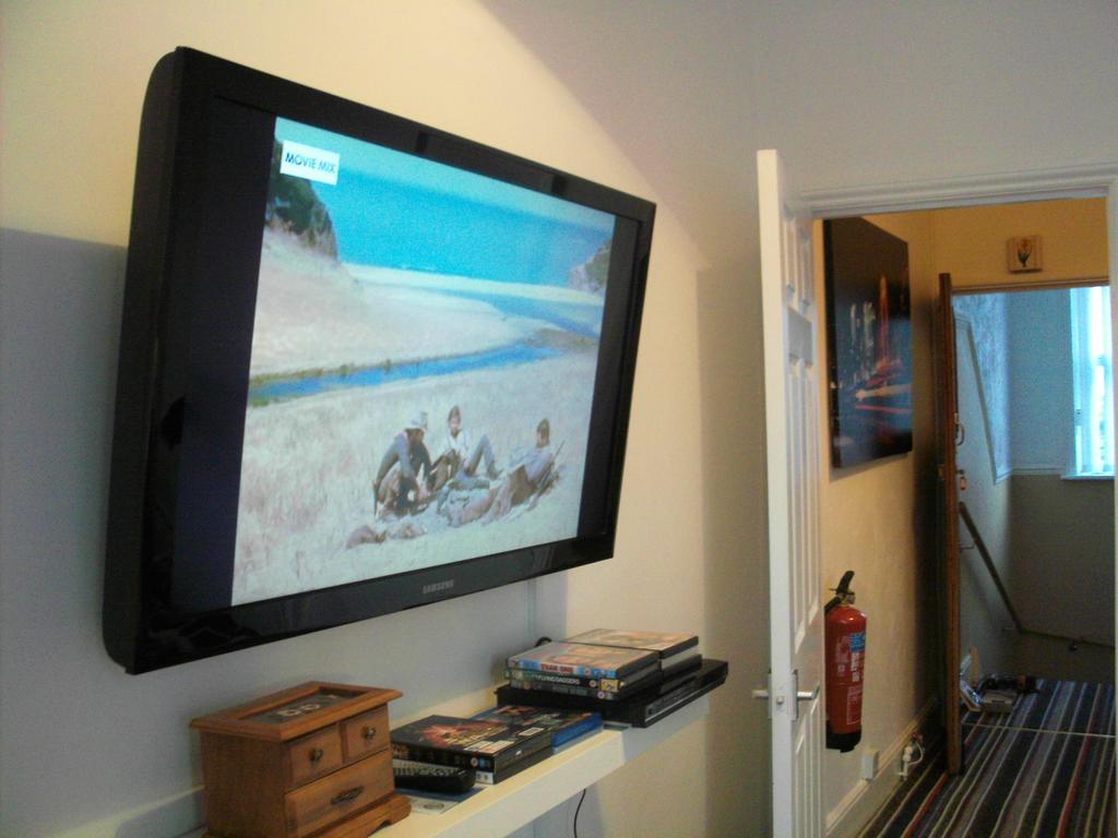 F3 2 Bedroomed Town House - Free Parking - Super 150 Mbps Wifi Near Gavin N Stacey Film House - 1 Free Dog Allowed Barry Δωμάτιο φωτογραφία