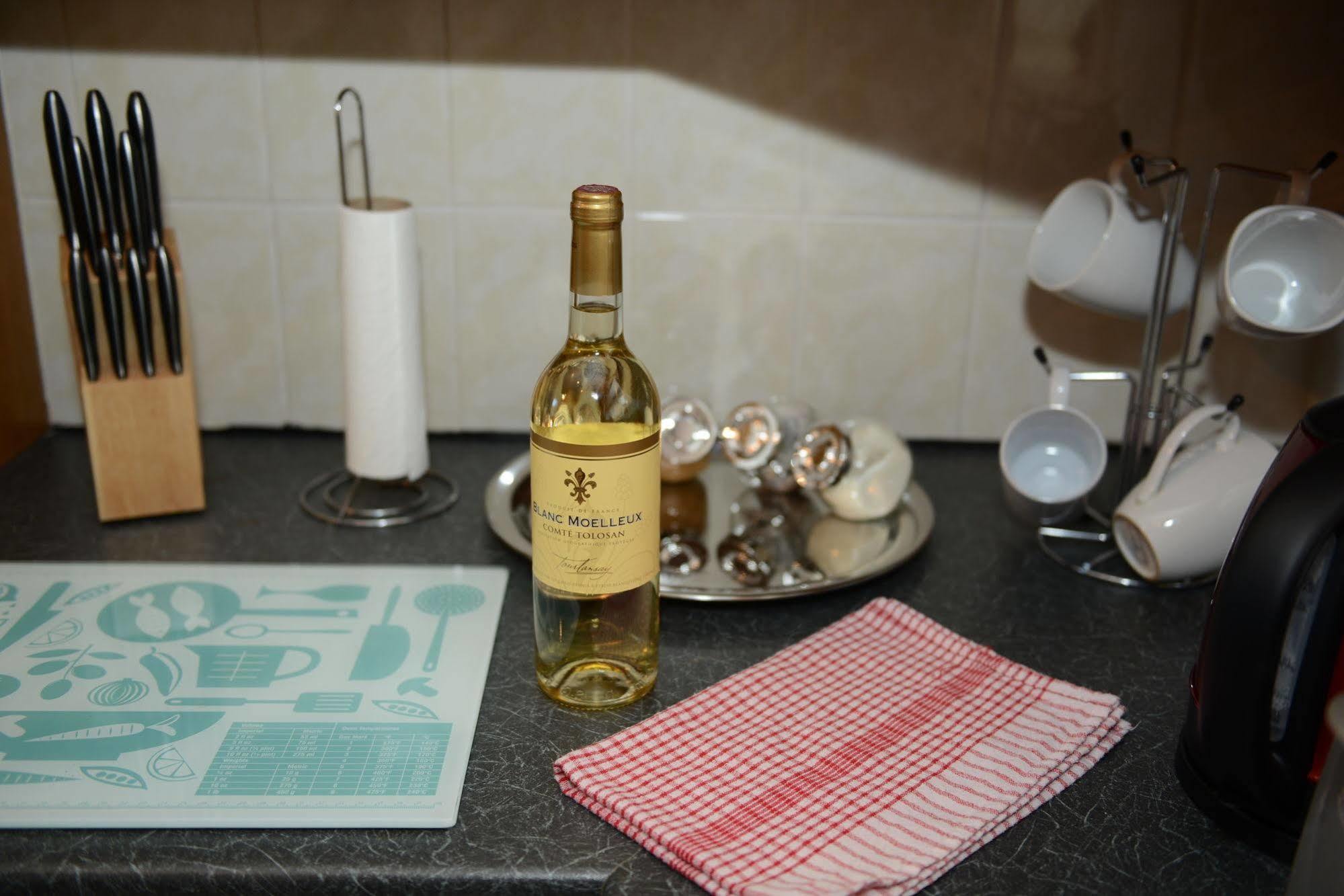 F3 2 Bedroomed Town House - Free Parking - Super 150 Mbps Wifi Near Gavin N Stacey Film House - 1 Free Dog Allowed Barry Εξωτερικό φωτογραφία