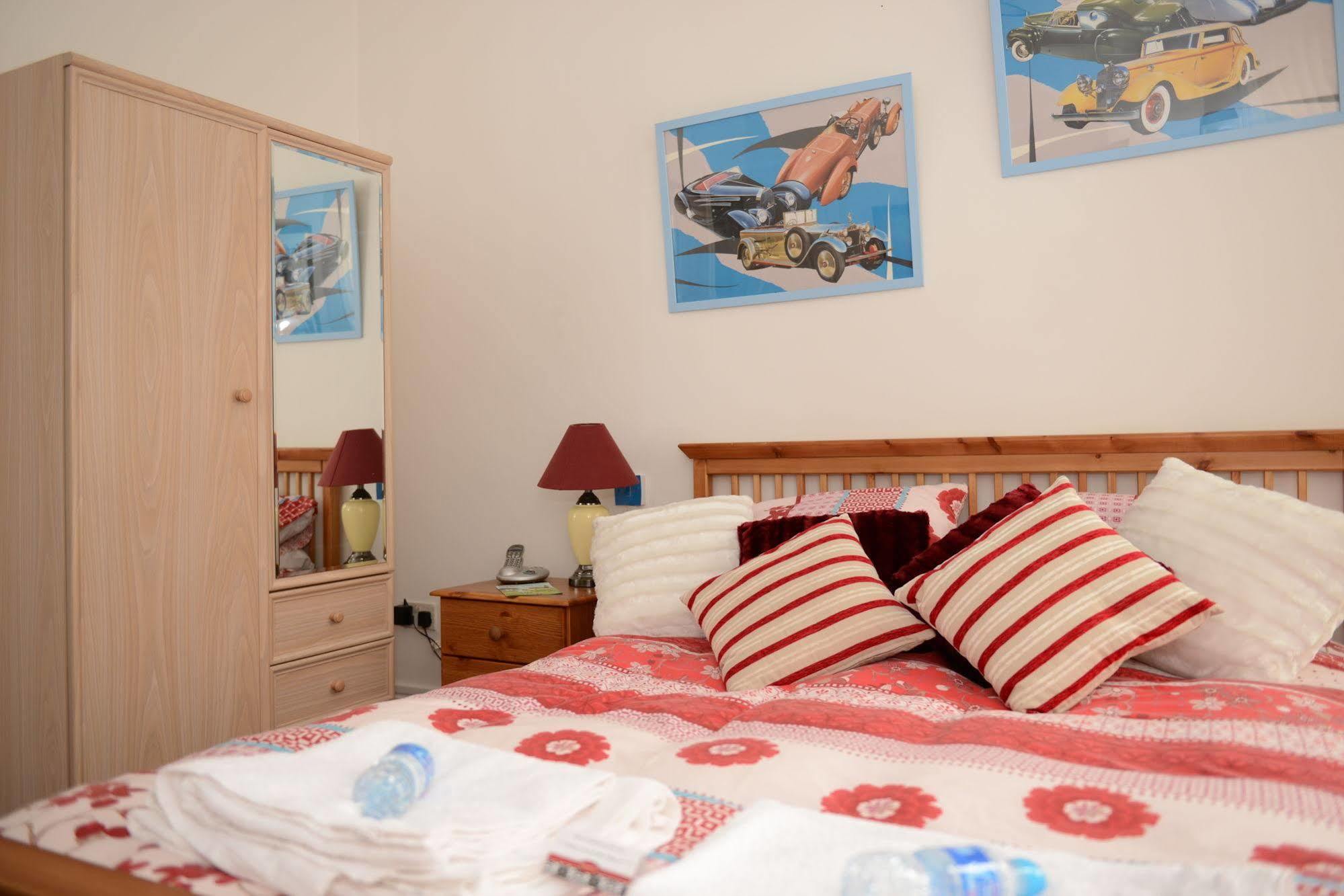 F3 2 Bedroomed Town House - Free Parking - Super 150 Mbps Wifi Near Gavin N Stacey Film House - 1 Free Dog Allowed Barry Εξωτερικό φωτογραφία