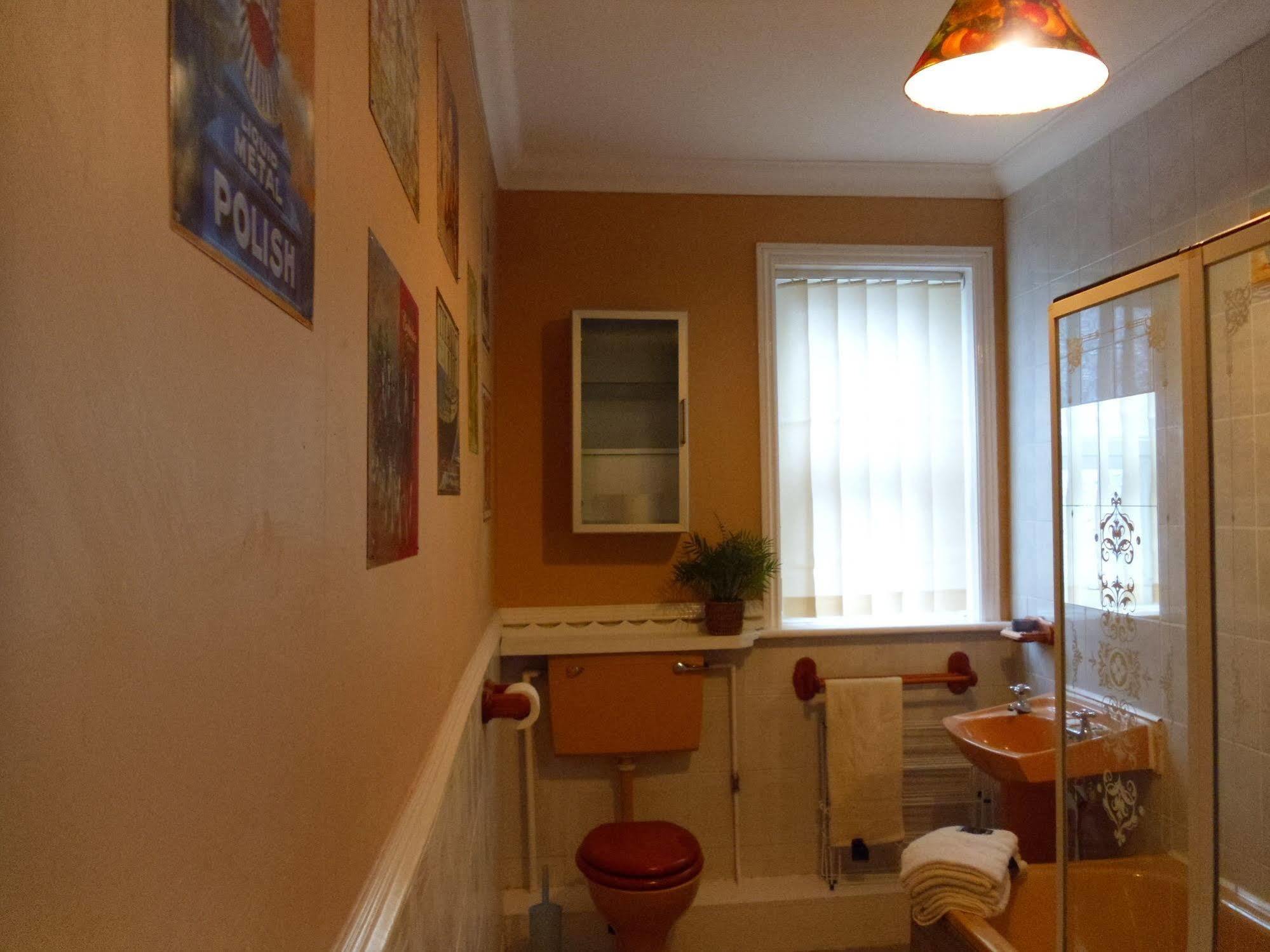 F3 2 Bedroomed Town House - Free Parking - Super 150 Mbps Wifi Near Gavin N Stacey Film House - 1 Free Dog Allowed Barry Εξωτερικό φωτογραφία