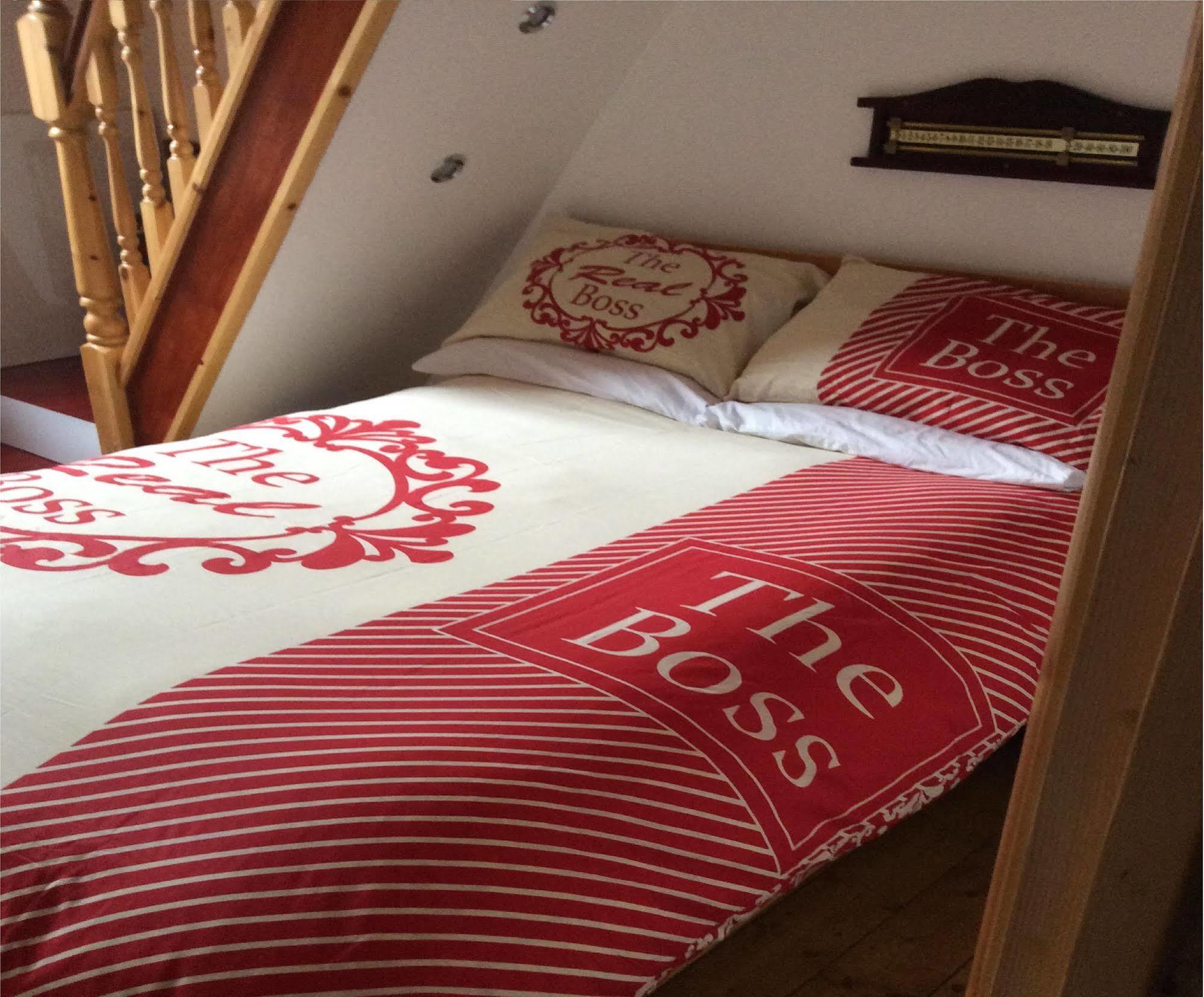 F3 2 Bedroomed Town House - Free Parking - Super 150 Mbps Wifi Near Gavin N Stacey Film House - 1 Free Dog Allowed Barry Εξωτερικό φωτογραφία