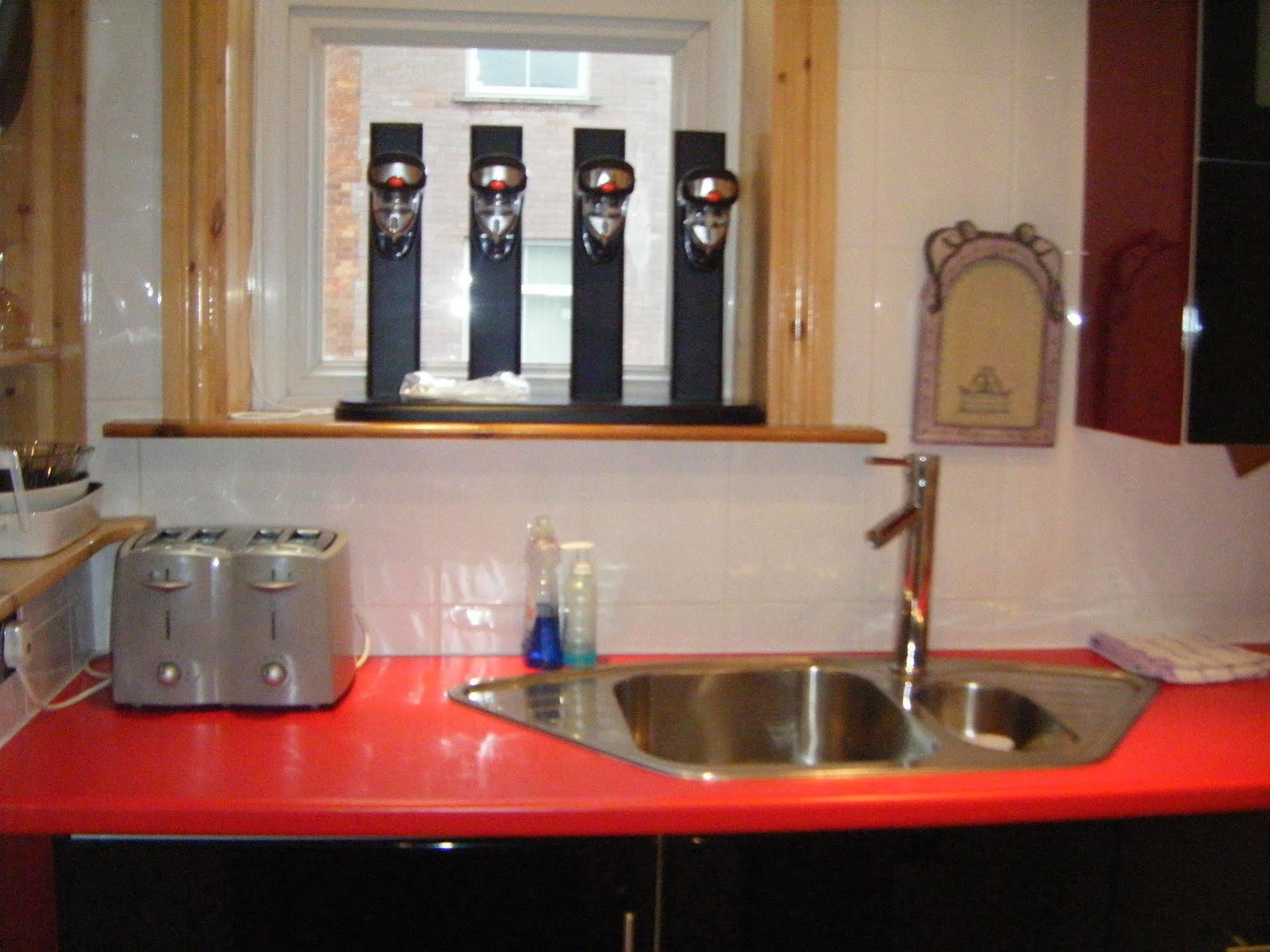F3 2 Bedroomed Town House - Free Parking - Super 150 Mbps Wifi Near Gavin N Stacey Film House - 1 Free Dog Allowed Barry Εξωτερικό φωτογραφία