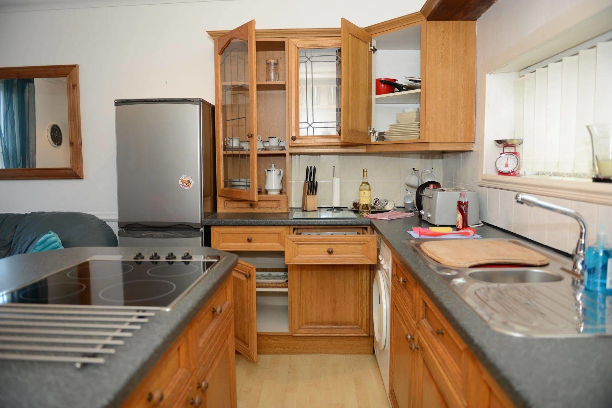 F3 2 Bedroomed Town House - Free Parking - Super 150 Mbps Wifi Near Gavin N Stacey Film House - 1 Free Dog Allowed Barry Εξωτερικό φωτογραφία