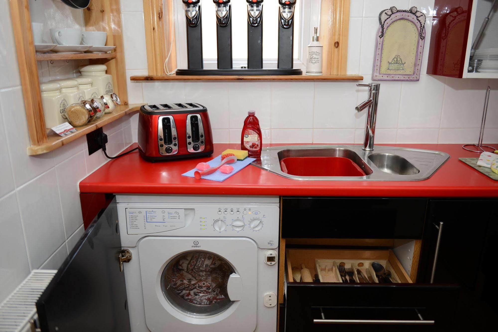 F3 2 Bedroomed Town House - Free Parking - Super 150 Mbps Wifi Near Gavin N Stacey Film House - 1 Free Dog Allowed Barry Εξωτερικό φωτογραφία